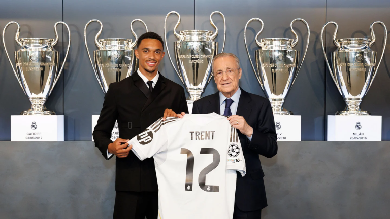 نادي ريال مدريد الإسباني يقدم مدافعه الإنجليزي ألكسندر أرنولد إلى وسائل الإعلام