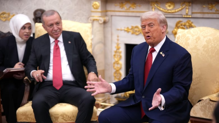 ترامب أردوغان كان مسؤولا عن المساعدة بإزاحة نظام الأسد في سوريا